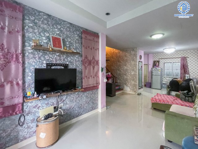 *****ทาวน์เฮ้าส์มือสองย่านนนทบุรี ม.นนท์ณิชา บางใหญ่ บนเนื้อที่มาถึง 21 ตร.ว. ฟังก์ชัน 3 ห้องนอน 2 ห้องน้ำ 1 ที่จอดรถ แถมฟรี! 2 เครื่องปรับอากาศ สภาพดี พร้อมอยู่ เชื่อมต่อถ.กาญจนาภิเษก เดินทางสะดวก ใกล้รถไฟฟ้าสายสีม่วง "สถานีตลาดบางใหญ่" และทางด่วน "ศรีรัช" ราคาสุดคุ้ม!